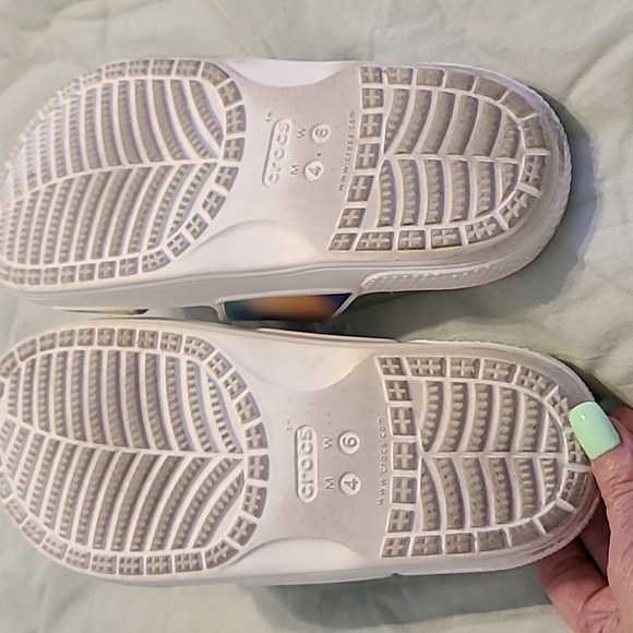 Bundle of two pairs of M4/W6 crocs sandals. EUC - Picture 7 of 7